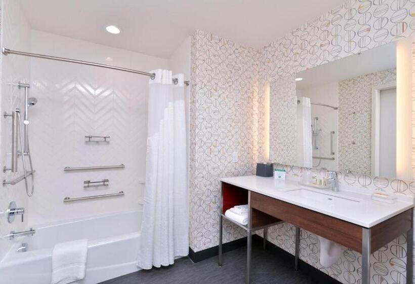 Номер Стандарт Кровать Кинг Адаптированный для Инвалидов, Holiday Inn & Suites   Farmington Hills   Detroit Nw, An Ihg