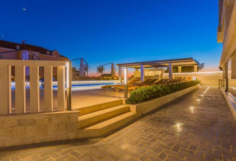 آپارتمان 2 خوابه با چشم‌انداز دریا, Luxury Aparthotel