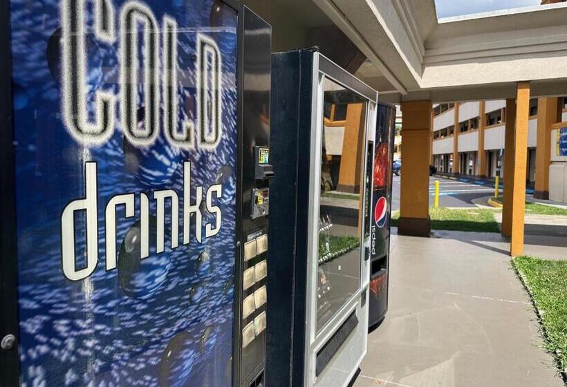 4인용 스탠다드 룸, Super 8 By Wyndham Westend Alexandria,va Washington Dc Area