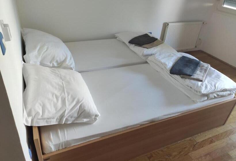 4인용 스탠다드 룸, Hostel Erks