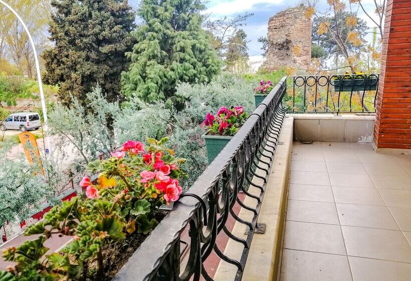 Люкс Семейный 2 Спальни, İznik Seyir Otel