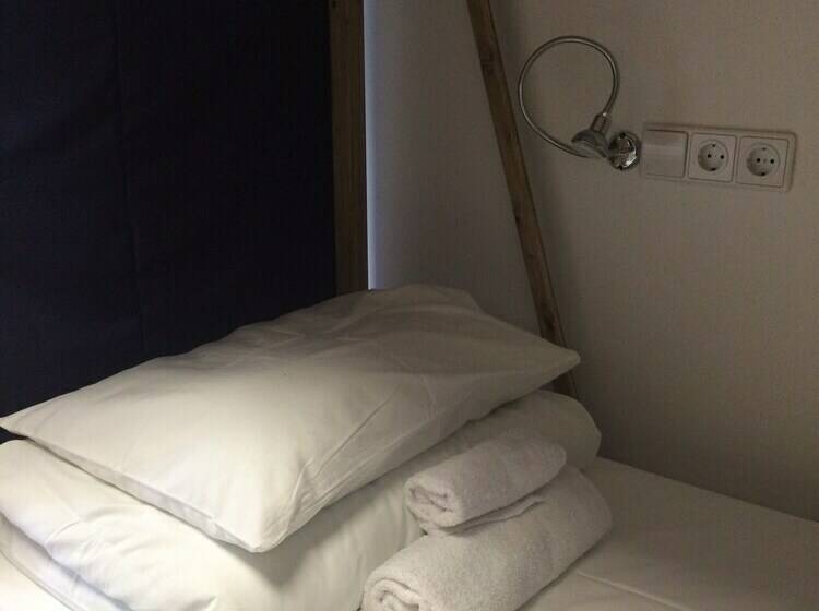 共用房间的床, Hostel 65