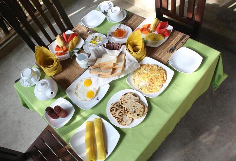 Номер Deluxe с Балконом, The Grand Yala