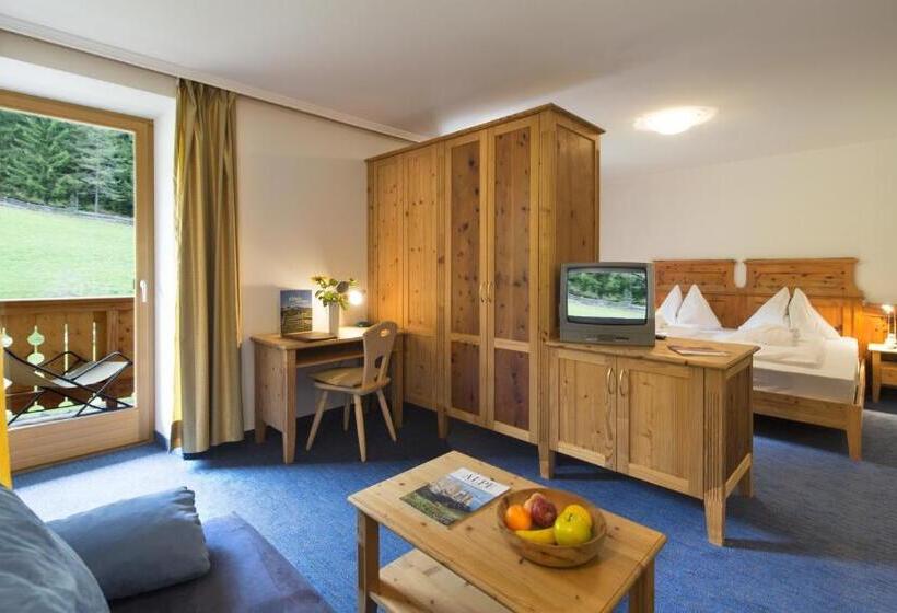 Трехместный Номер Стандарт с Балконом, Dolomitenhotel Weisslahnbad
