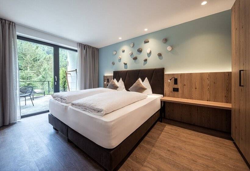 Номер Deluxe, Berghang