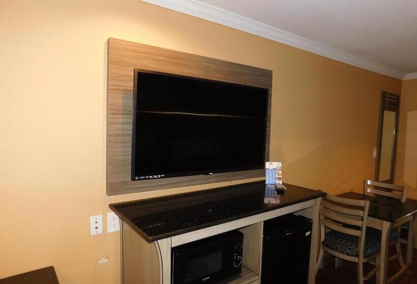חדר סטנדרט עם מיטת קינג, Regency Inn & Suites Beaumont