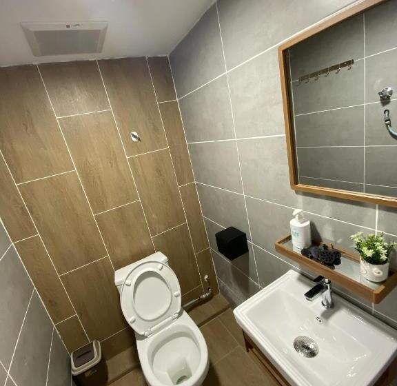 Кровать в Общей Комнате, Leisure Lodge