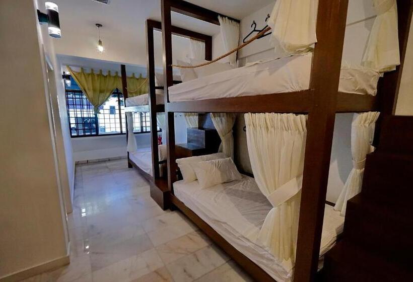 تختخواب در اتاق مشترک, Leisure Lodge