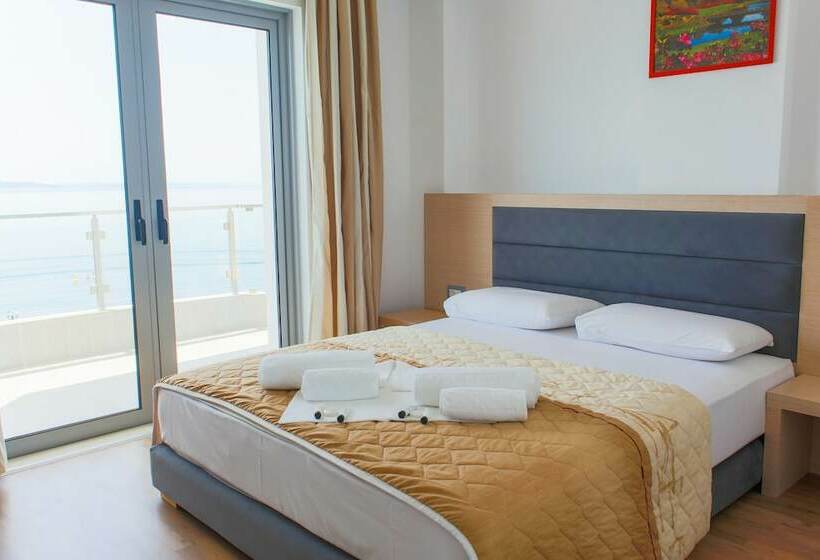 サイドオーシャンビューバルコニー付スタンダードルーム, Saranda Palace