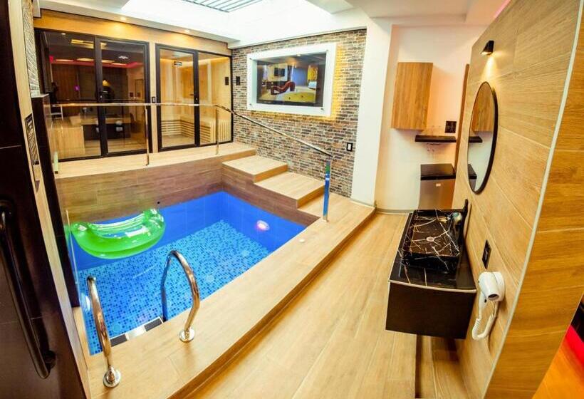 Люкс с Бассейном, Orei Private Suites Adult Only