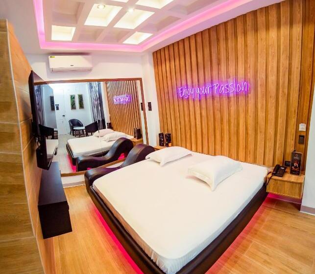 Люкс с Бассейном, Orei Private Suites Adult Only