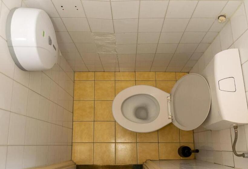 Четырехместный номер эконом класса с общей ванной комнатой, Lima Hostel Győr