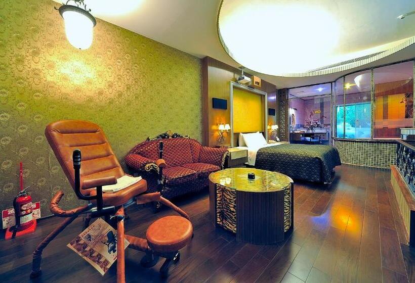 اتاق لوکس, Hakodate Motel