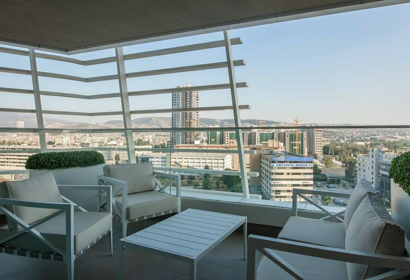 带城市景观及双人床的标准房间, Four Points By Sheraton Izmir