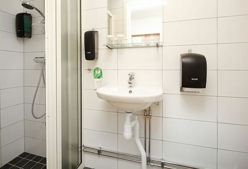 Quarto Familiar, Almnas Park