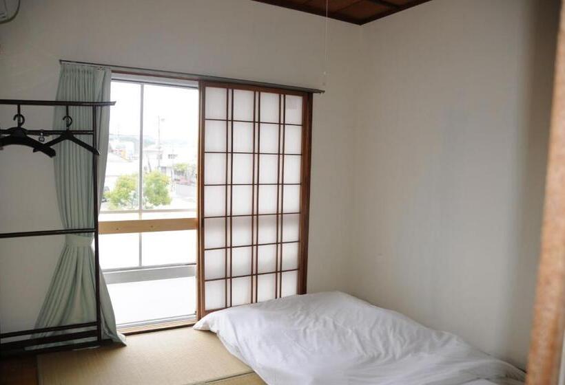 이코노미 룸, Guest House Aki