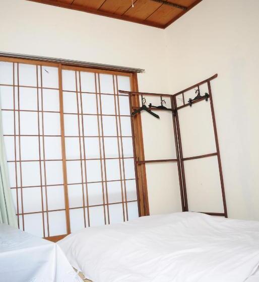 이코노미 룸, Guest House Aki