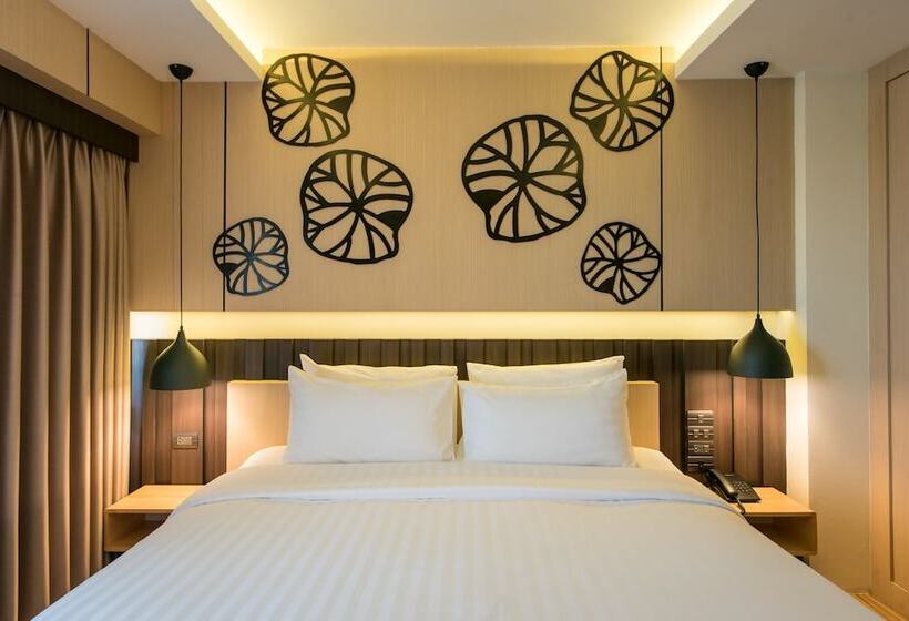 Люкс, Nadee 10 Resort &