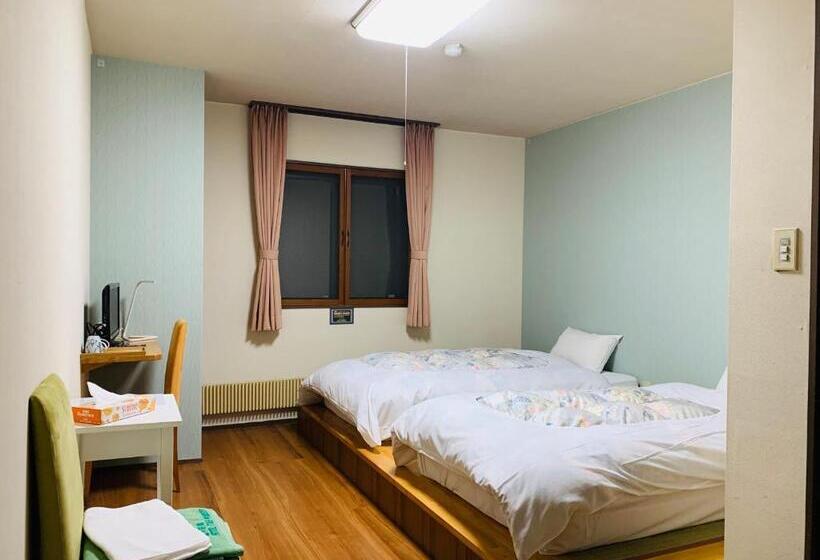 Номер Стандарт, Tae Windsor