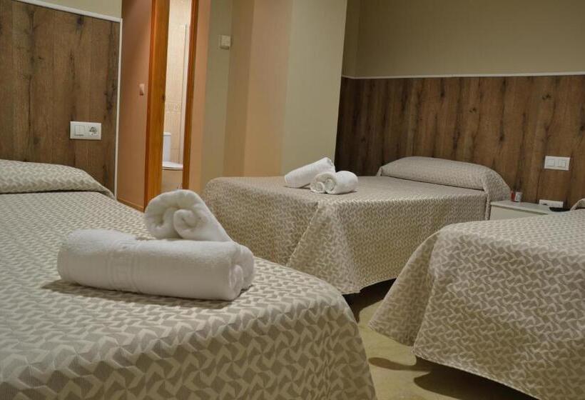 스탠다드 트리플 룸, Hostal El Bugar