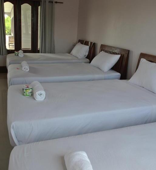اتاق استاندارد چهار تخته, Mama Leurth Sunset Guesthouse