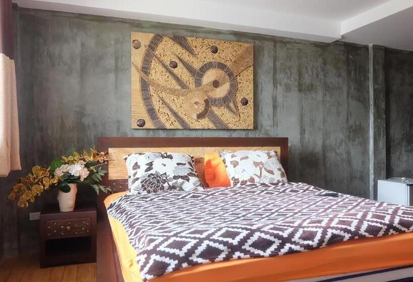 带阳台的豪华间, Iris Hostel
