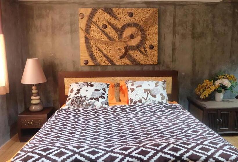 Номер Deluxe с Балконом, Iris Hostel