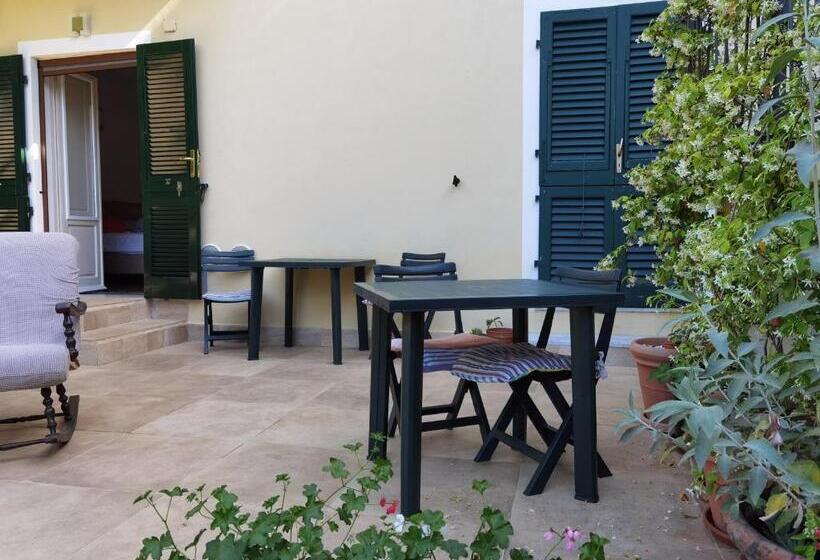 اتاق خانوادگی با چشم‌انداز باغ, Il Giardino Di Tatiana Rooms & Breakfast