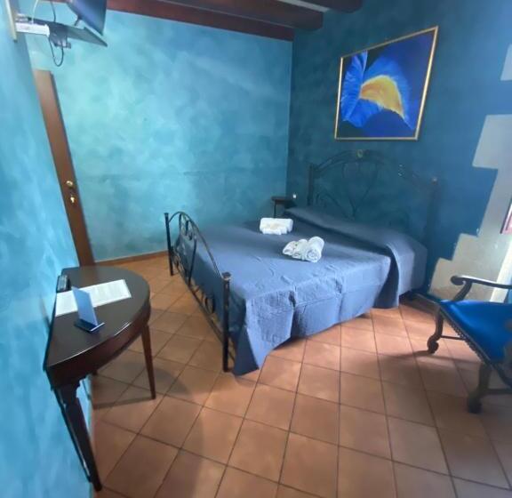 חדר סטנדרט לשלושה עם מרפסת, B&b L Infiorescenza New