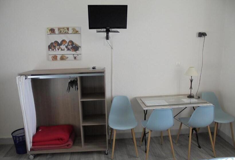 اتاق استاندارد چهار تخته, De La Gare