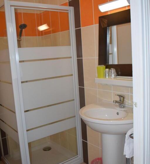 Номер Стандарт, Hôtel Du Commerce