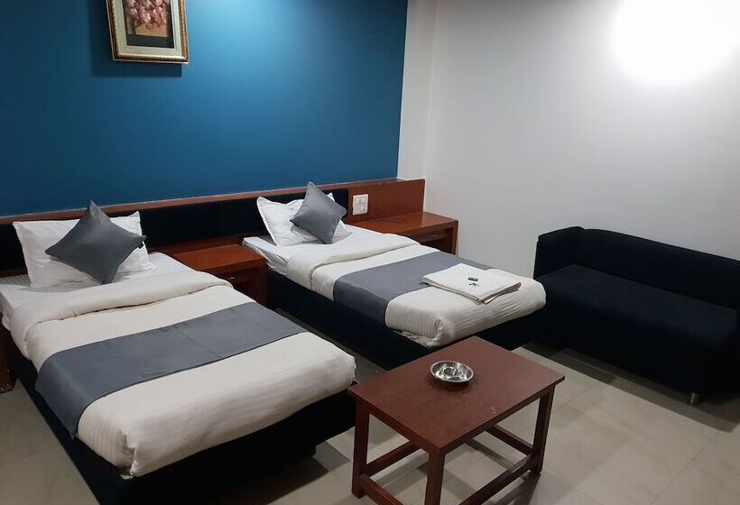 Номер Deluxe, Pleasure Inn