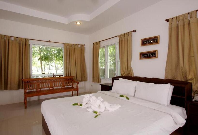 اتاق سوپریور با چشم‌انداز باغ, Racha Island Resort