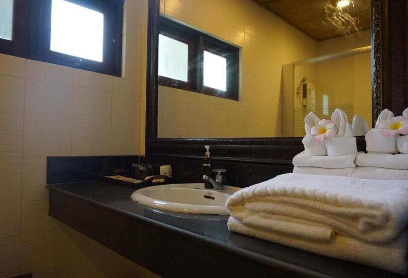 اتاق استاندارد چهار تخته با چشم‌انداز دریا, Racha Island Resort