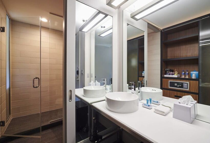 Номер Стандарт 2 Двуспальные Кровати, Aloft Cleveland Airport