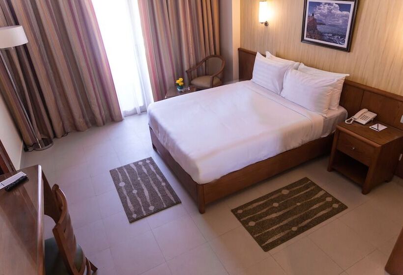 سوییت جونیور, The Grand Plaza Hotel Smouha