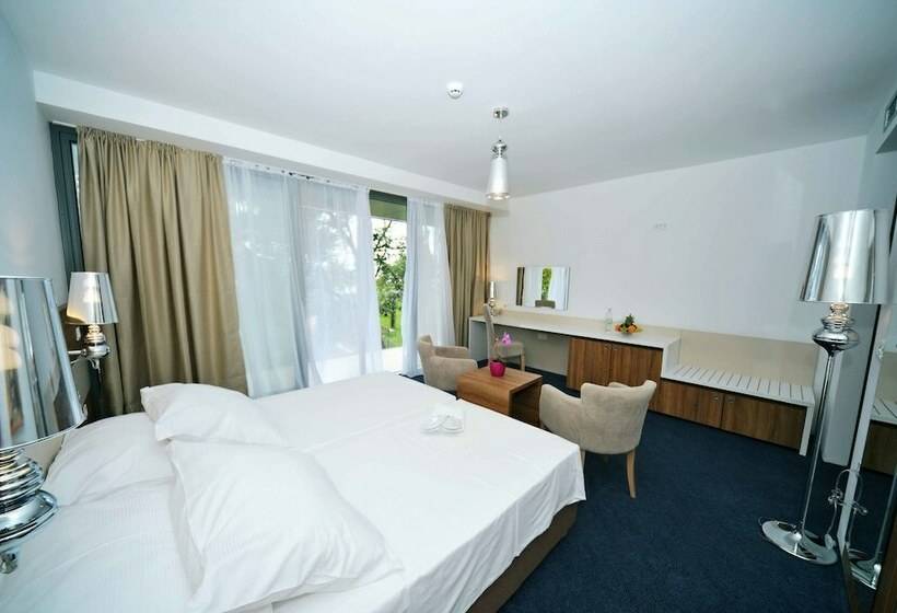 اتاق لوکس با چشم‌انداز دریا, Boutique Hotel Mali Raj