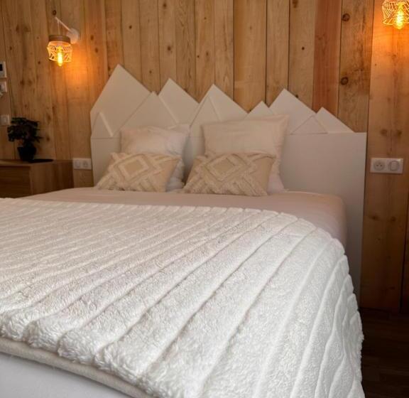 Номер Стандарт, Auberge Du Vieux Lanas Logis Hotel Restaurant