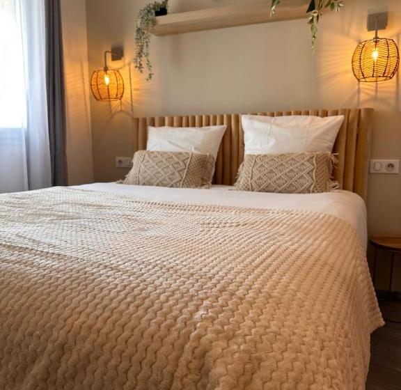 Номер Стандарт, Auberge Du Vieux Lanas Logis Hotel Restaurant
