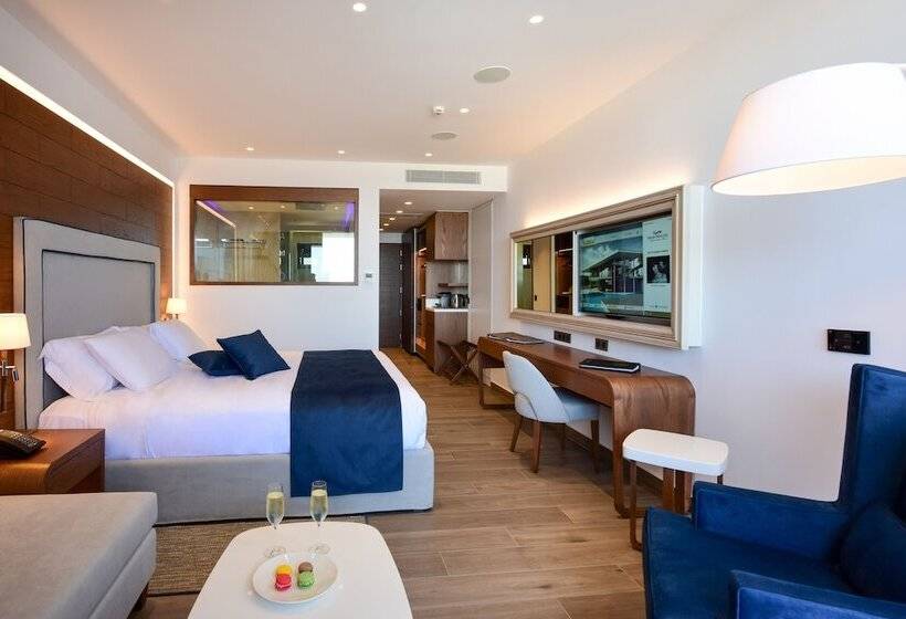 سوییت جونیور لوکس با چشم‌انداز دریا, Nana Princess Suites Villas & Spa