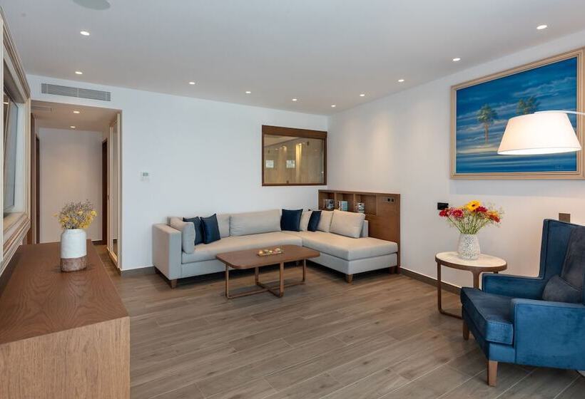 سوییت با چشم‌انداز دریا, Nana Princess Suites Villas & Spa