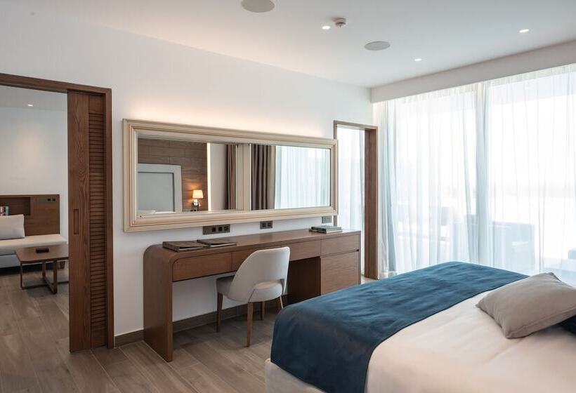 سوییت با چشم‌انداز دریا, Nana Princess Suites Villas & Spa