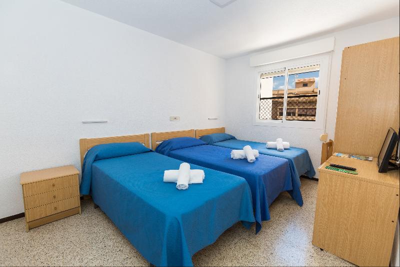 اتاق استاندارد سه نفره, Hostal El Mercat