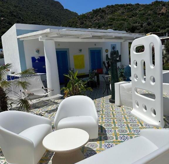 آپارتمان 1 خوابه با چشم‌انداز دریا, Art B&b