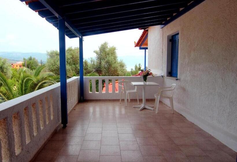 استودیوی استاندارد, White Rock Apartments