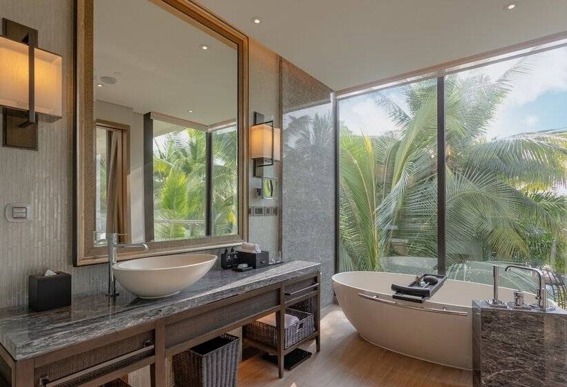 سوییت جونیور با چشم‌انداز دریا, Intercontinental Phu Quoc Long Beach Resort, An Ihg