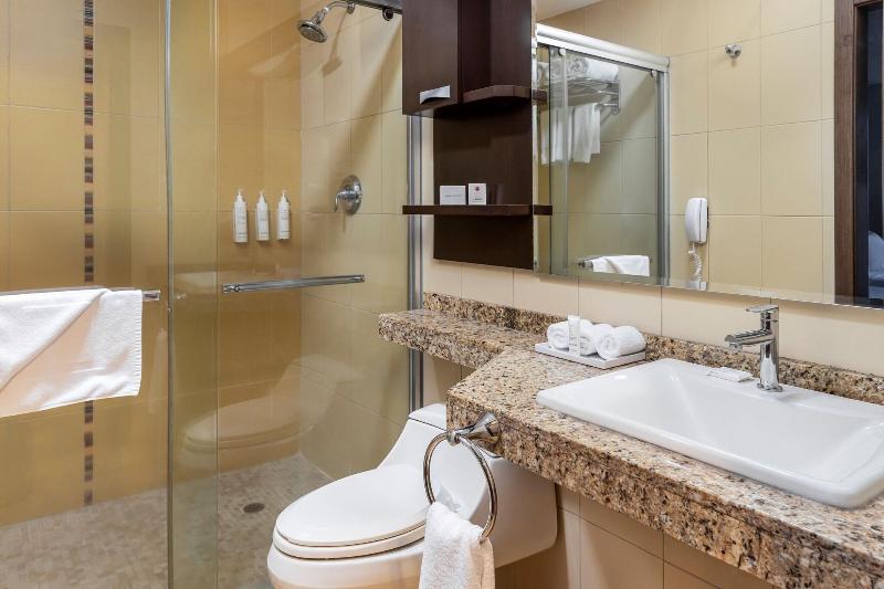 سوییت جونیور با چشم‌انداز دریا, Intercontinental Phu Quoc Long Beach Resort, An Ihg