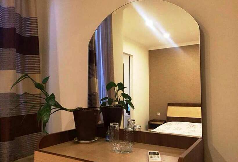 Family Suite, Irise