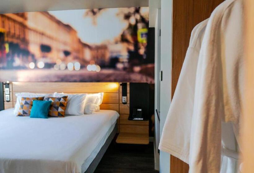 اتاق لوکس با تخت بزرگ, Novotel Curitiba Batel
