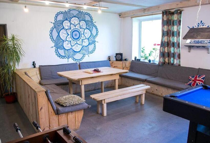 تختخواب در اتاق مشترک, Baron Munchausen Guest House